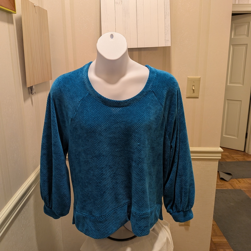 Time and Tru Rich Blue Knit Garment